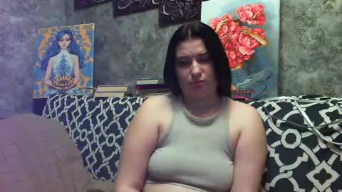 Snapshot of luxie_milady chatting on February 6, 8:02 pm Stefany online show from February 6, 8:02 pm