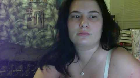 Snapshot of luxie_milady chatting on February 15, 8:54 pm Stefany online show from February 15, 8:54 pm