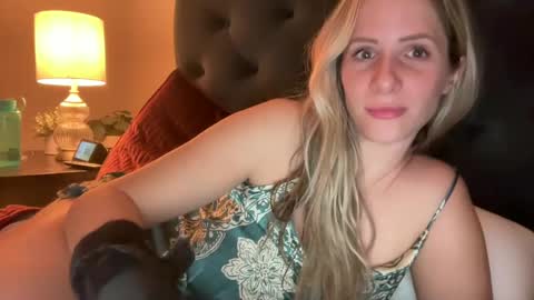 Snapshot of luxlovely111 chatting on December 3, 3:41 am Lucylux1 online show from December 3, 3:41 am