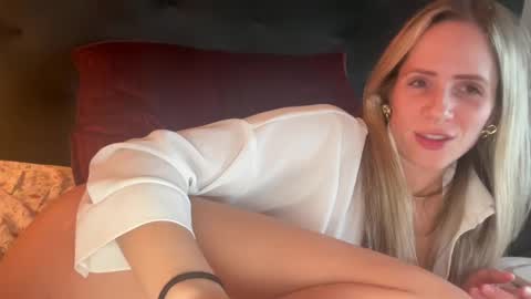 Snapshot of luxlovely111 chatting on December 16, 10:56 pm Lucylux1 online show from December 16, 10:56 pm
