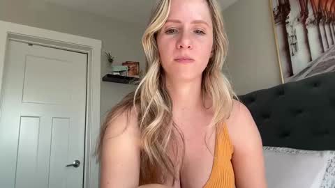 Snapshot of luxlovely111 chatting on March 4, 6:29 pm Lucylux1 online show from March 4, 6:29 pm