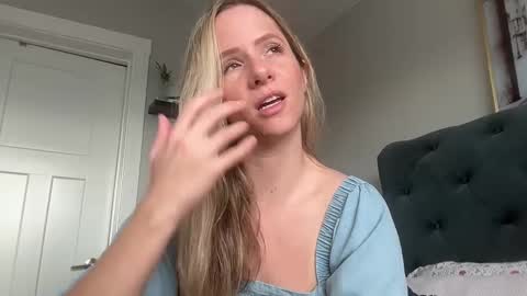 Snapshot of luxlovely111 chatting on March 10, 5:50 pm Lucylux1 online show from March 10, 5:50 pm