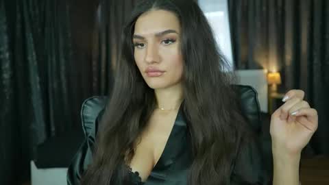 Snapshot of luxqueenstudio chatting on February 18, 7:37 am KarolinaAlpha online show from February 18, 7:37 am