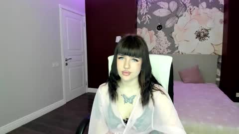 LuxSiren online show from March 6, 8:27 pm