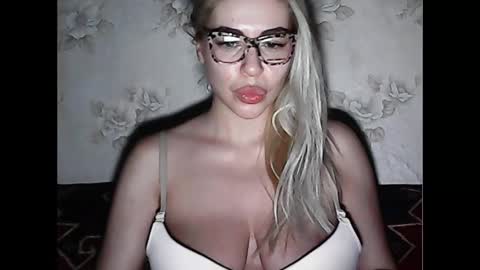 Snapshot of luxsonyastar chatting on December 4, 7:56 pm LuxSonyaStar online show from December 4, 7:56 pm