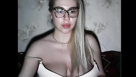 Snapshot of luxsonyastar chatting on January 19, 8:09 pm LuxSonyaStar online show from January 19, 8:09 pm