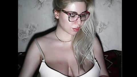 Snapshot of luxsonyastar chatting on January 22, 8:17 pm LuxSonyaStar online show from January 22, 8:17 pm