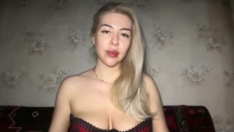 LuxSonyaStar online show from May 6, 8:25 pm