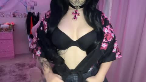 Snapshot of luxtemptress chatting on March 31, 6:19 pm Aria online show from March 31, 6:19 pm