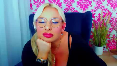 Luxuriaa online show from January 9, 11:24 pm