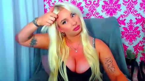 Luxuriaa online show from September 25, 7:50 pm