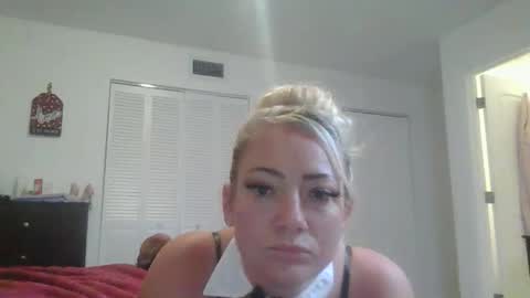 luxuriousbunny online show from October 28, 3:43 am