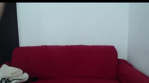 Snapshot of luxuriouss_s chatting on January 27, 7:03 am Laura online show from January 27, 7:03 am