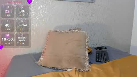 Snapshot of luxury_woman_ chatting on November 26, 4:57 am online show from November 26, 4:57 am