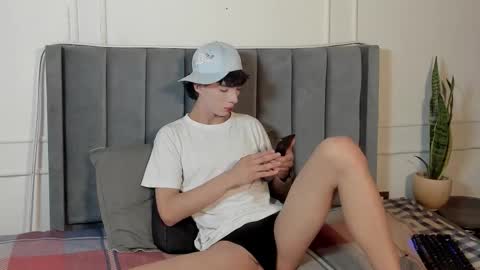 Snapshot of luxuryheaven chatting on October 15, 7:03 pm Tommy and Polly online show from October 15, 7:03 pm