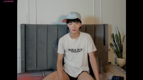 Snapshot of luxuryheaven chatting on October 20, 7:58 pm Tommy and Polly online show from October 20, 7:58 pm