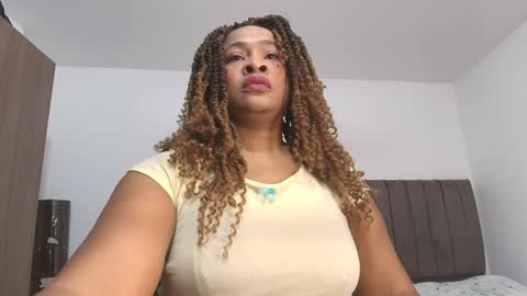 Snapshot of luxy_benet chatting on June 8, 12:27 pm Big Benet online show from June 8, 12:27 pm