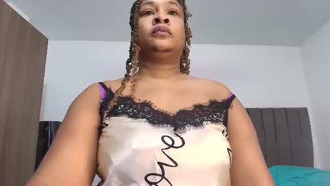 Snapshot of luxy_benet chatting on June 15, 12:07 pm Big Benet online show from June 15, 12:07 pm