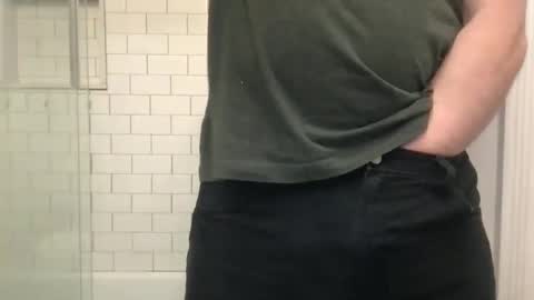 lvguynextdoor440656 online show from May 5, 11:46 pm
