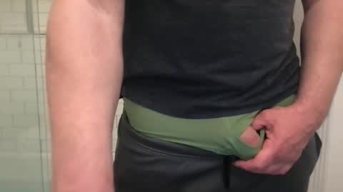 lvguynextdoor440656 online show from May 13, 1:47 am