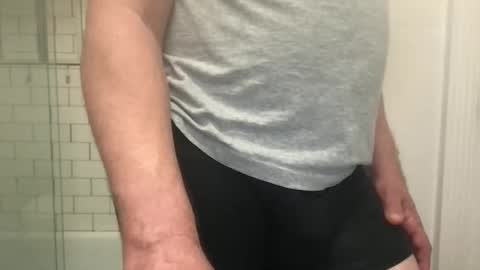 lvguynextdoor440656 online show from May 20, 1:45 am