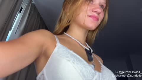 Snapshot of lxsundolyxl_ chatting on April 5, 5:15 am lxsundolyxl_ online show from April 5, 5:15 am