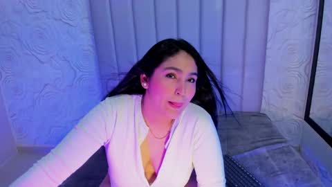 Snapshot of lya_dubois_ chatting on April 19, 1:21 pm LYA DUBOIS online show from April 19, 1:21 pm