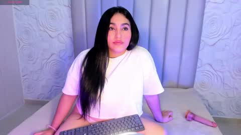 Snapshot of lya_dubois_ chatting on May 1, 9:19 pm LYA DUBOIS online show from May 1, 9:19 pm