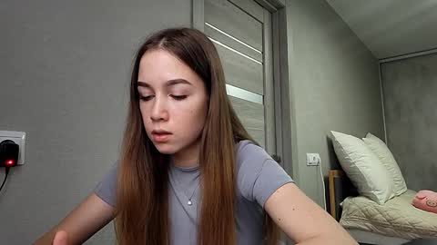 Mia online show from December 20, 4:30 am