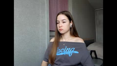 Mia online show from February 9, 4:49 am