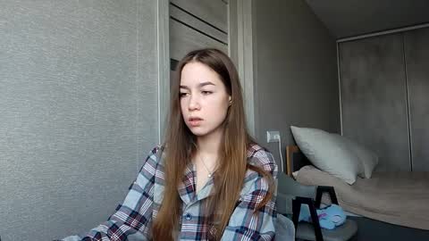 Mia online show from February 12, 4:40 am