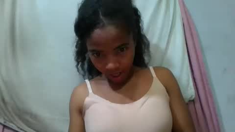 Snapshot of lydie856696 chatting on June 8, 1:50 am lydie856696 online show from June 8, 1:50 am