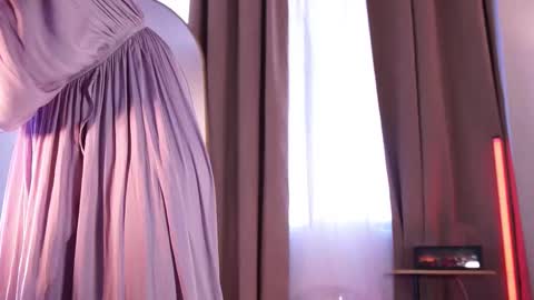 Lyhana Lee online show from December 20, 2:35 pm