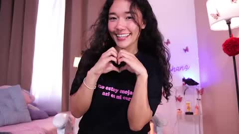 Snapshot of lyhana_lee chatting on May 27, 4:37 pm Lyhana Lee online show from May 27, 4:37 pm