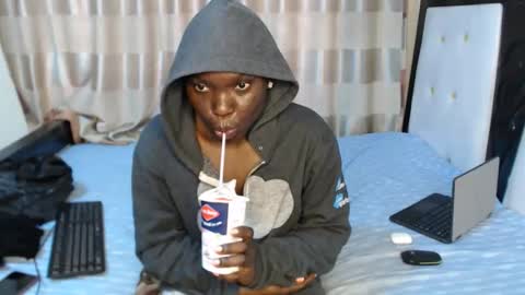 lyiajee online show from September 12, 9:42 am