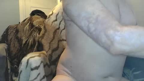 Snapshot of lyinnexx1 chatting on January 8, 3:42 am slut slave lol online show from January 8, 3:42 am