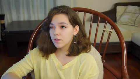 Snapshot of lyle_art chatting on February 2, 3:21 am hi im Lyle online show from February 2, 3:21 am