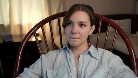 Snapshot of lyle_art chatting on February 26, 9:32 am hi im Lyle online show from February 26, 9:32 am