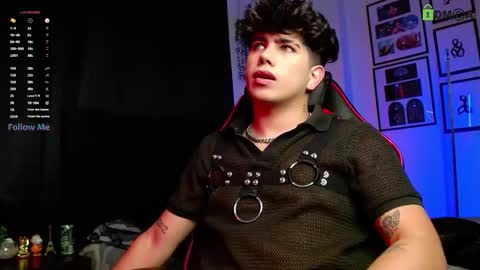 Snapshot of lylebennett_ chatting on November 23, 9:42 am Lyle Bennett Freelance Model online show from November 23, 9:42 am