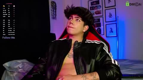 Snapshot of lylebennett_ chatting on December 17, 9:26 am Lyle Bennett Freelance Model online show from December 17, 9:26 am