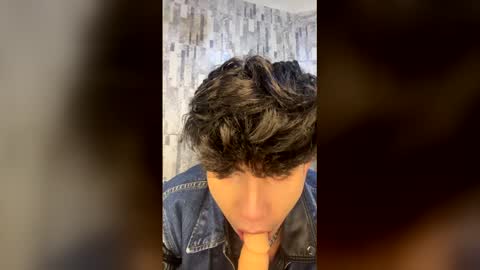 Snapshot of lylebennett_ chatting on January 12, 2:33 pm Lyle Bennett Freelance Model online show from January 12, 2:33 pm