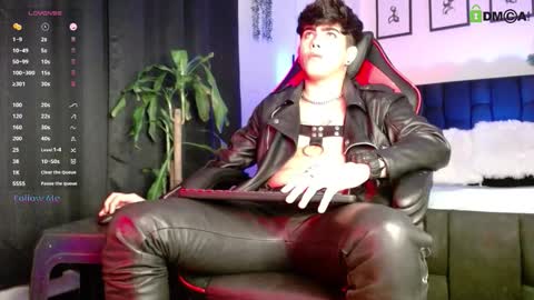 Snapshot of lylebennett_ chatting on February 3, 10:53 am Lyle Bennett Freelance Model online show from February 3, 10:53 am