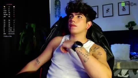 Snapshot of lylebennett_ chatting on February 19, 9:55 pm Lyle Bennett Freelance Model online show from February 19, 9:55 pm