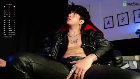 Snapshot of lylebennett_ chatting on February 21, 10:22 pm Lyle Bennett Freelance Model online show from February 21, 10:22 pm