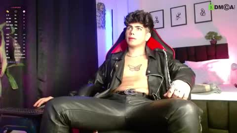 Snapshot of lylebennett_ chatting on March 12, 12:00 pm Lyle Bennett Freelance Model online show from March 12, 12:00 pm