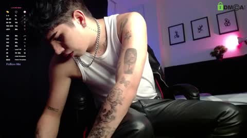 Snapshot of lylebennett_ chatting on March 29, 12:38 pm Lyle Bennett Freelance Model online show from March 29, 12:38 pm