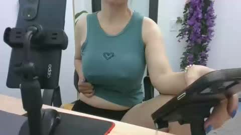 Snapshot of lyli_99 chatting on September 11, 10:59 am lyli_99 online show from September 11, 10:59 am