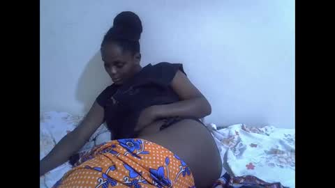 lyn_anna online show from April 25, 4:37 pm