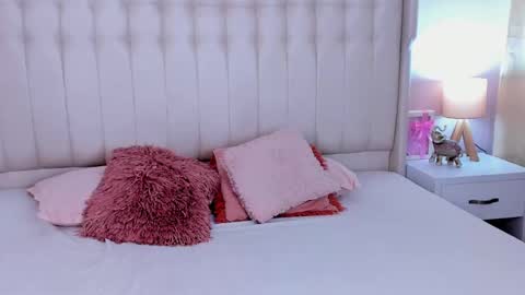 Snapshot of lyn_smith_ chatting on September 22, 11:45 am Lyn online show from September 22, 11:45 am