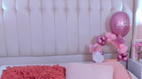 Lyn online show from February 3, 11:04 am